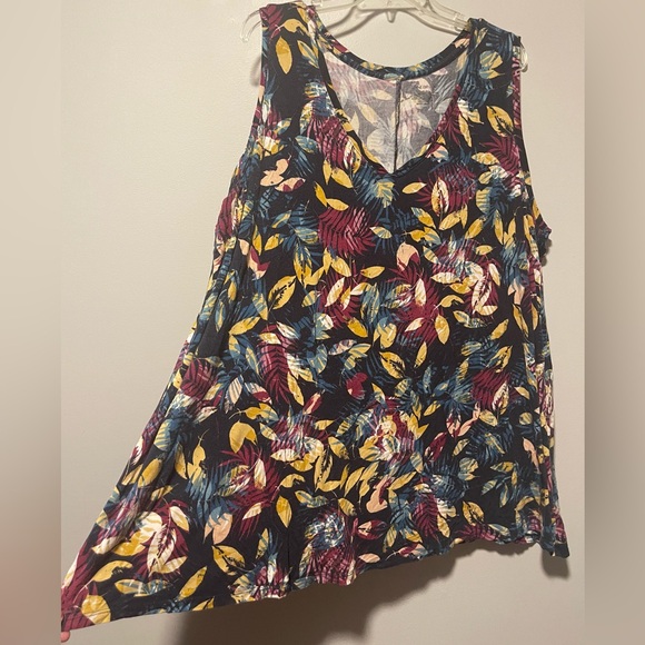 Lane Bryant Sleeveless V Neck Tank Sz 26/28 - Picture 3 of 5